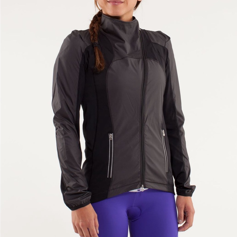 Lululemon Presta Packable Shirket
Black Size 6